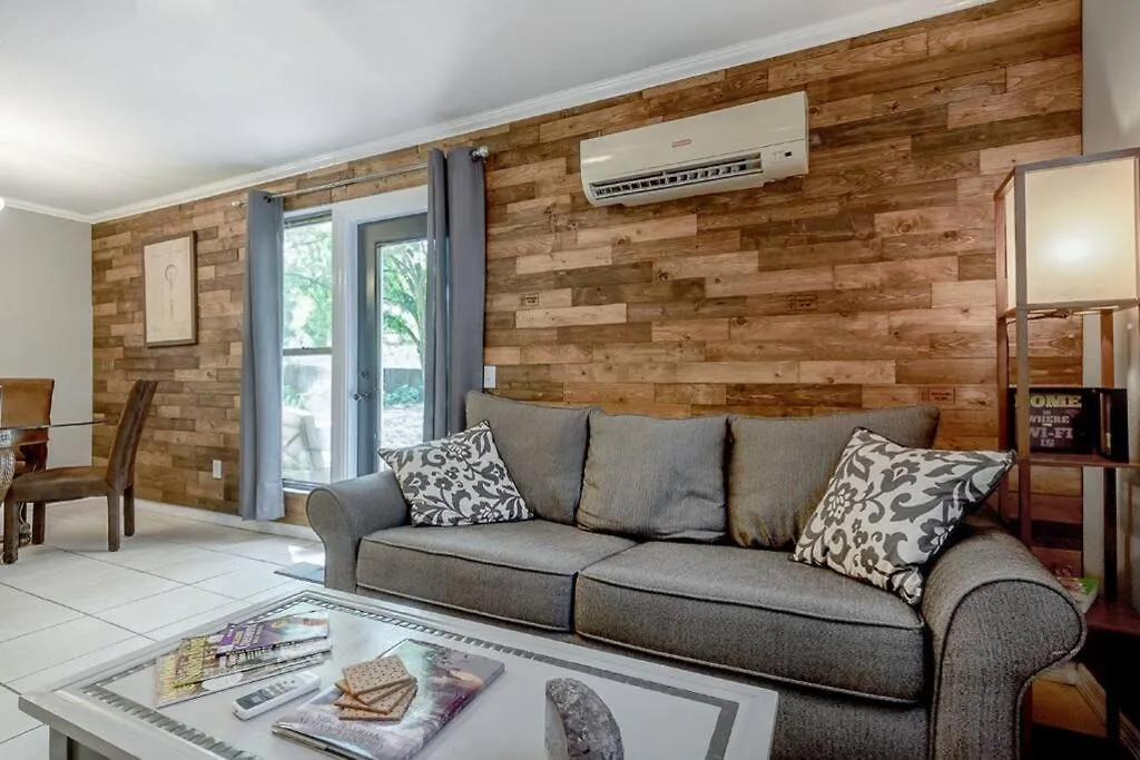 Dexters Cottage Near Downtown And Cafes Tampa Holiday home